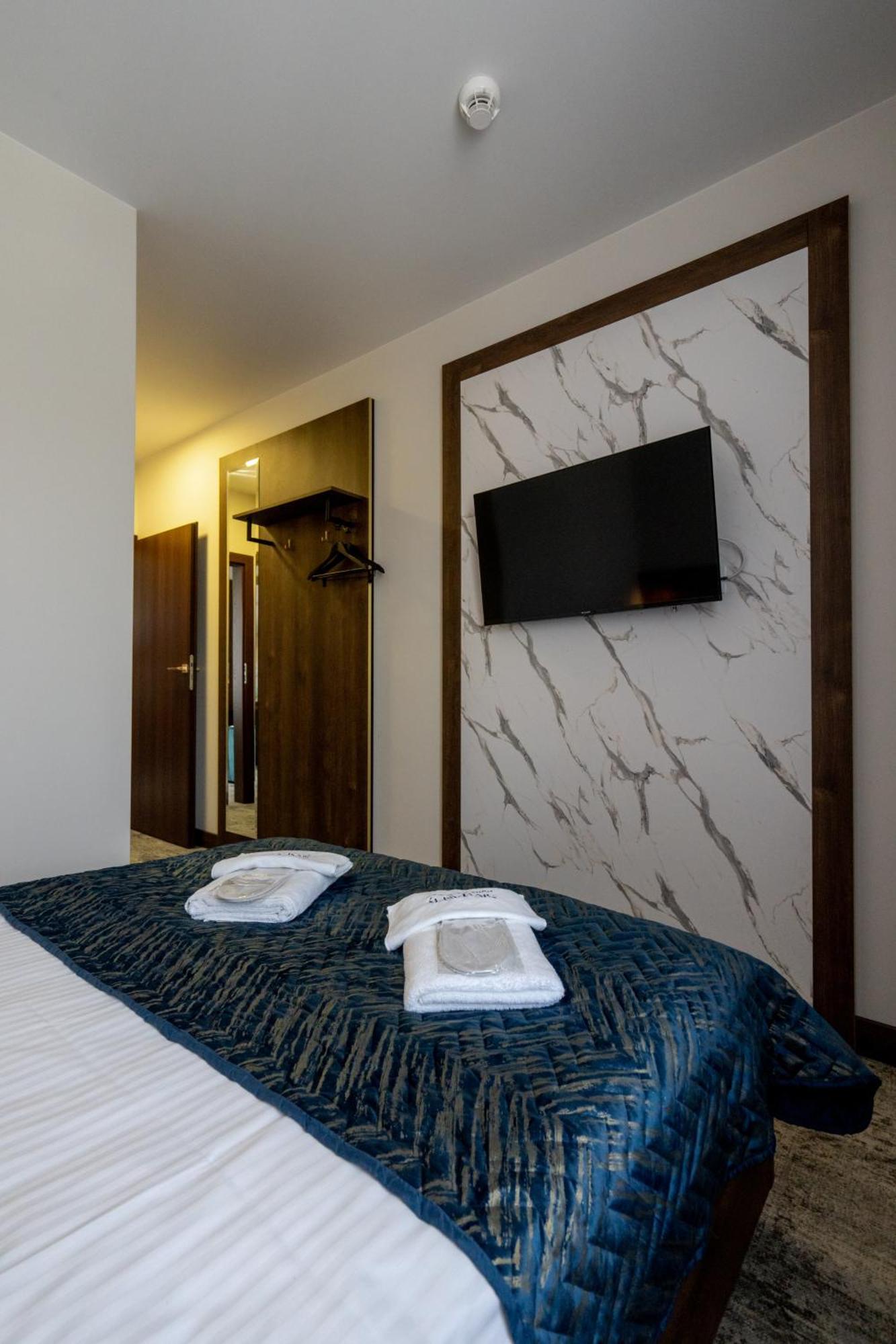 Sleep&Fly Okecie Warsaw Airport Bed and Breakfast Eksteriør billede