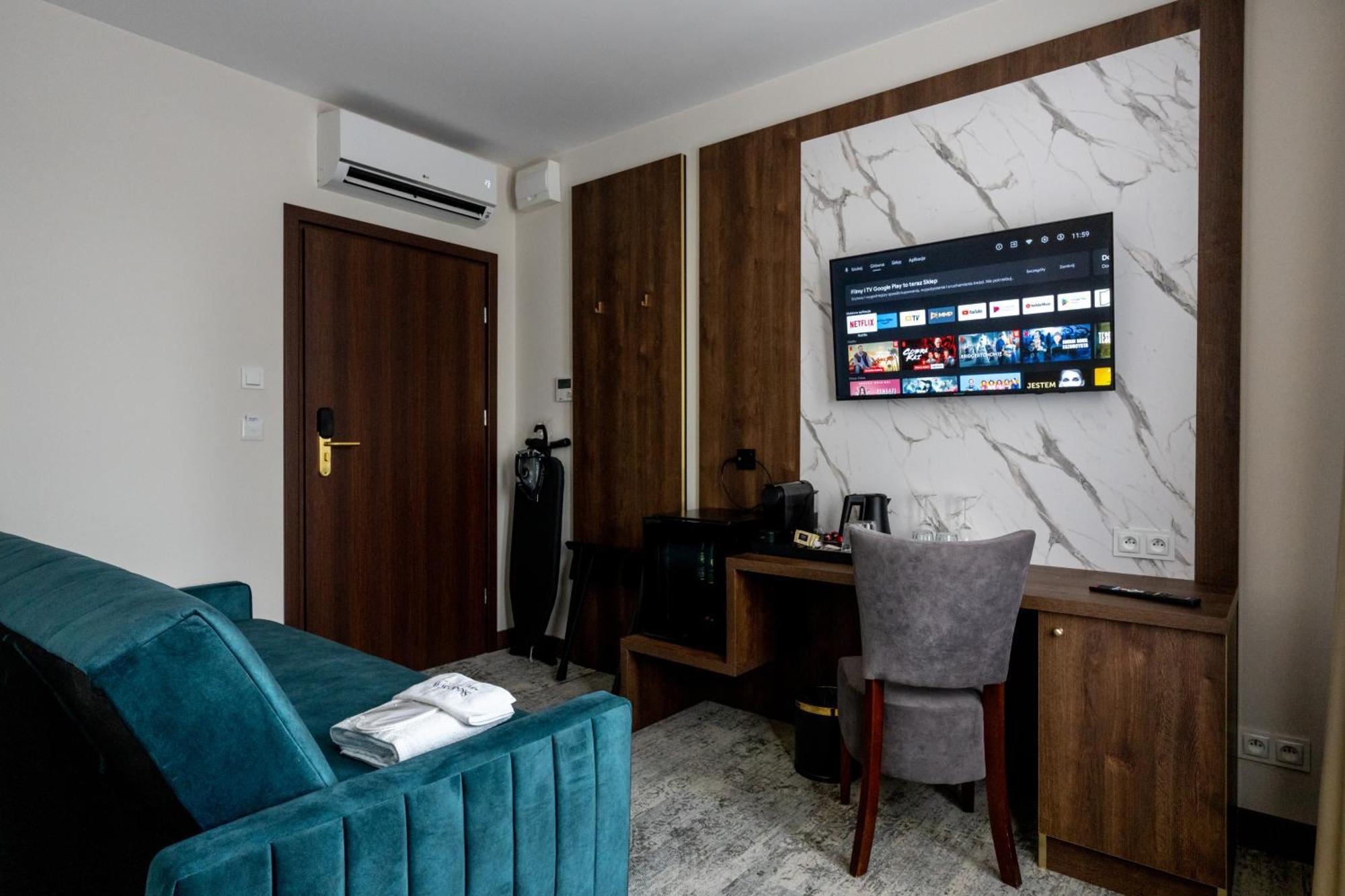 Sleep&Fly Okecie Warsaw Airport Bed and Breakfast Eksteriør billede