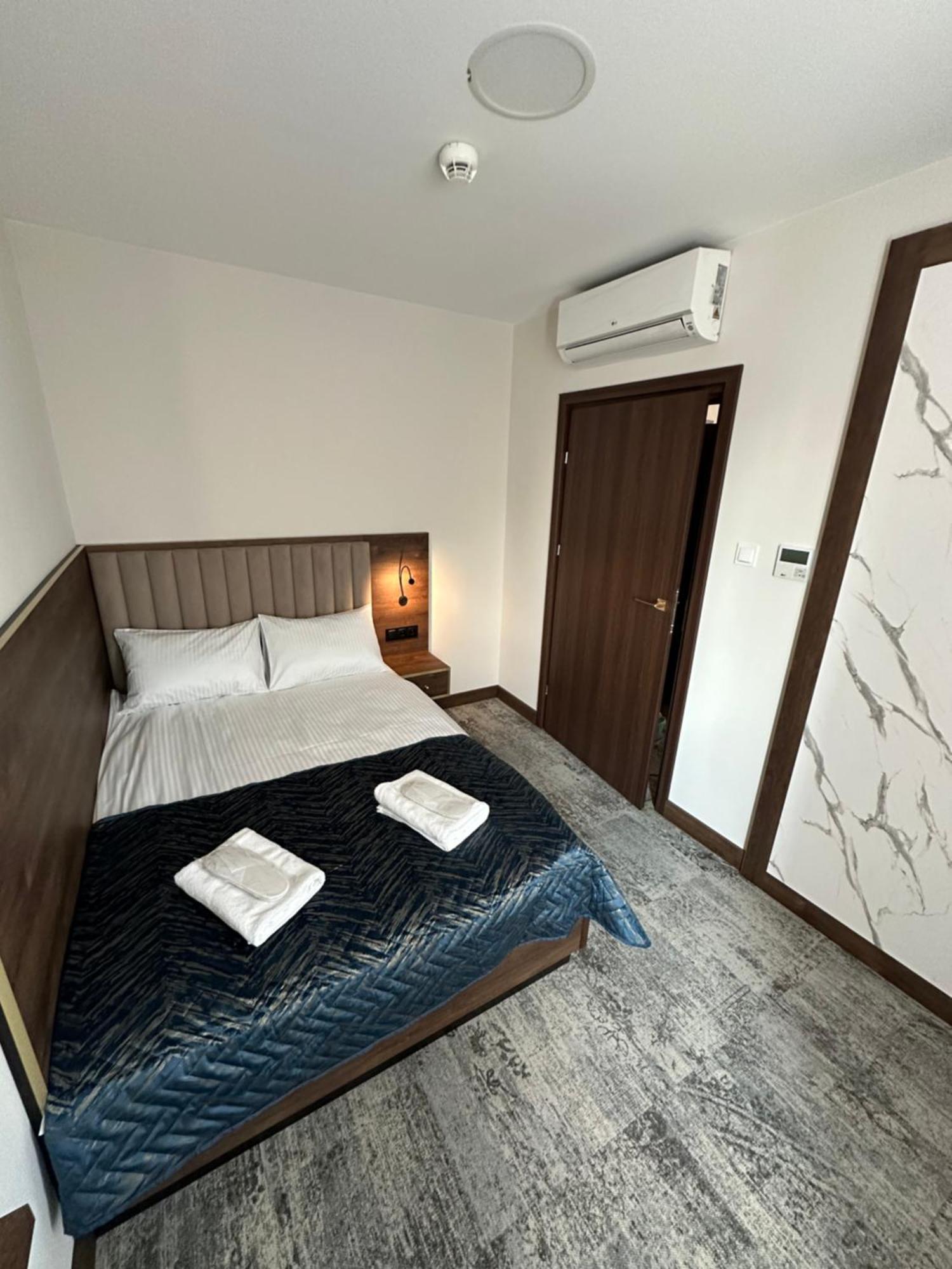 Sleep&Fly Okecie Warsaw Airport Bed and Breakfast Eksteriør billede