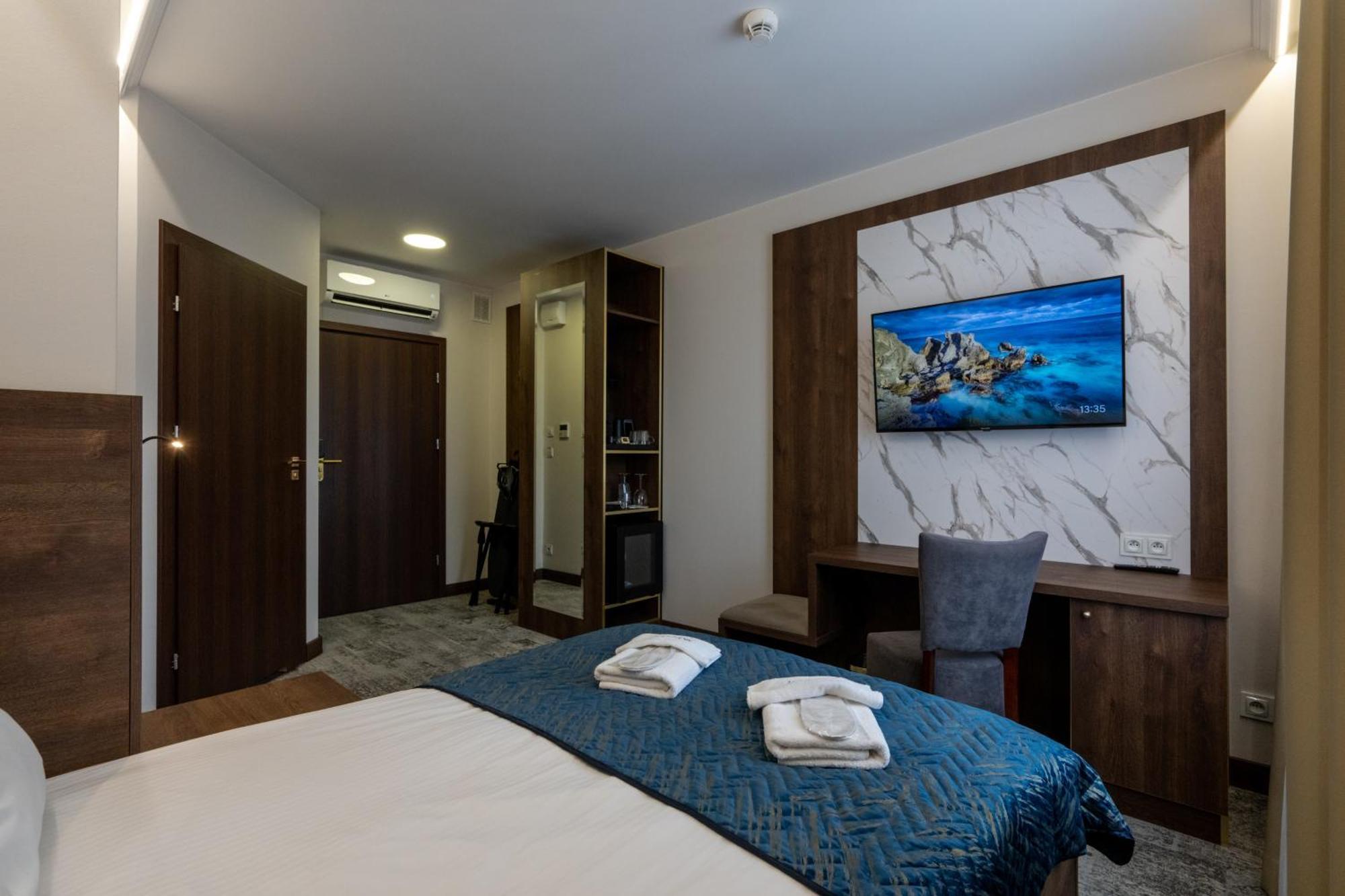 Sleep&Fly Okecie Warsaw Airport Bed and Breakfast Eksteriør billede