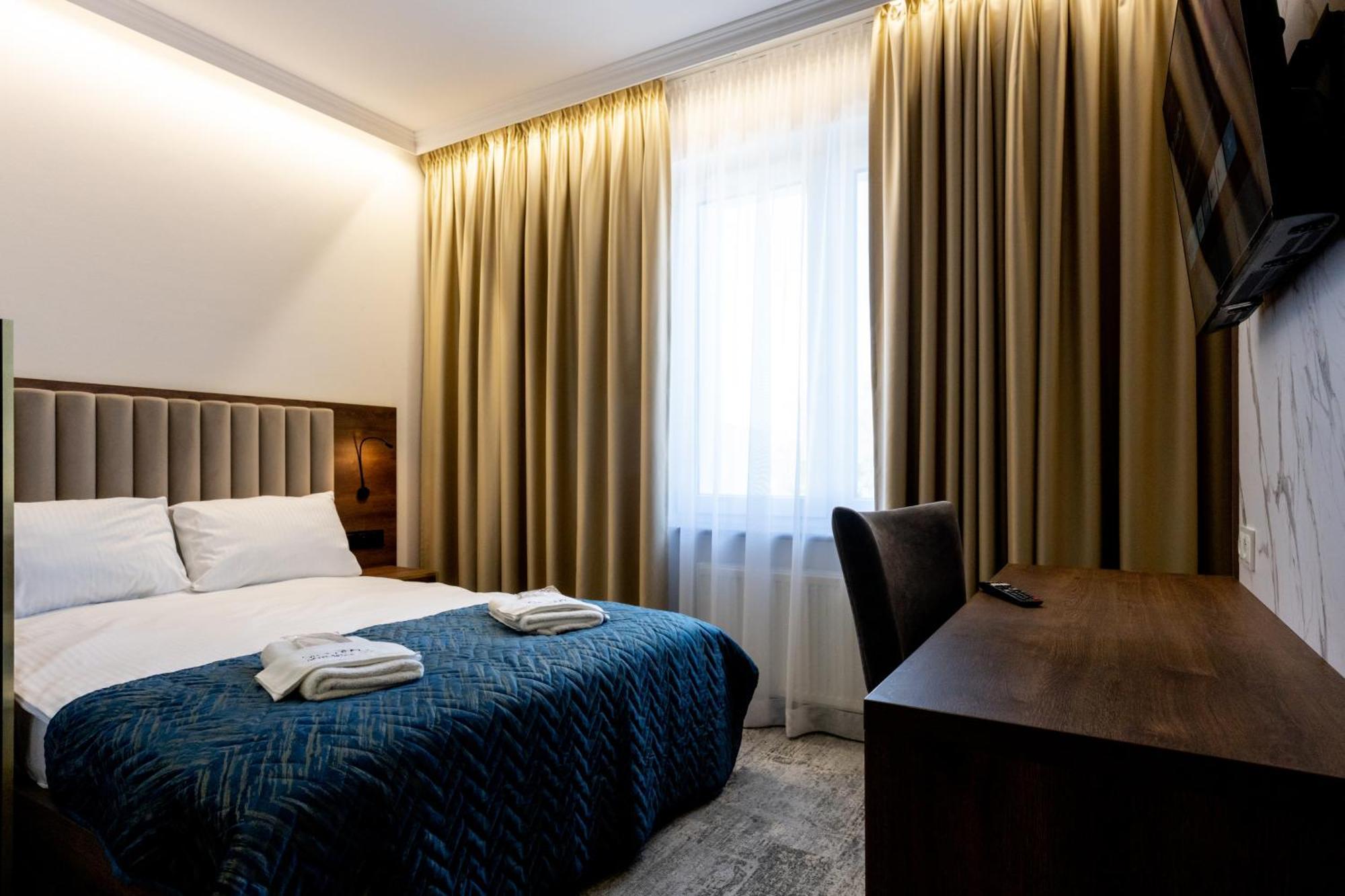 Sleep&Fly Okecie Warsaw Airport Bed and Breakfast Eksteriør billede